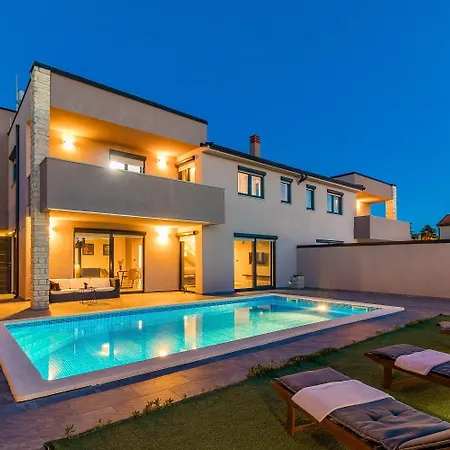 Holiday home Nika