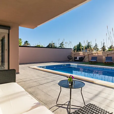 Nika Holiday home
