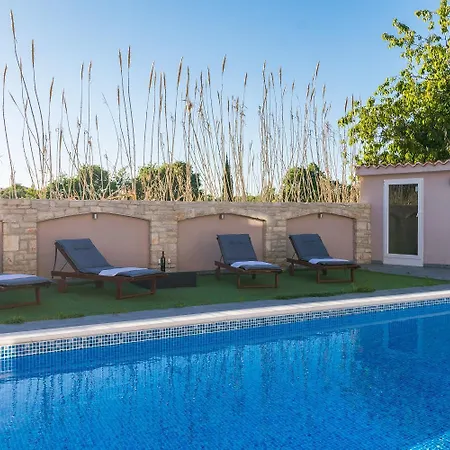 Nika Holiday home