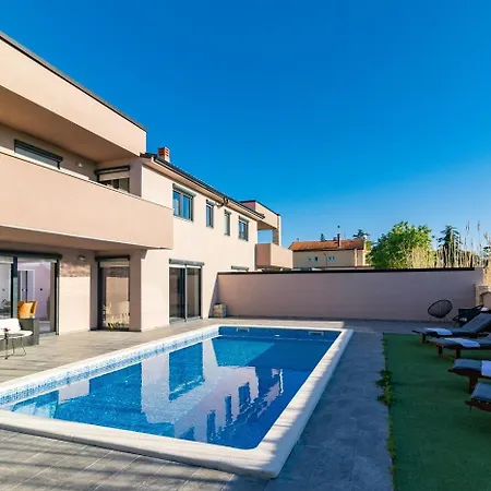 Nika Holiday home *