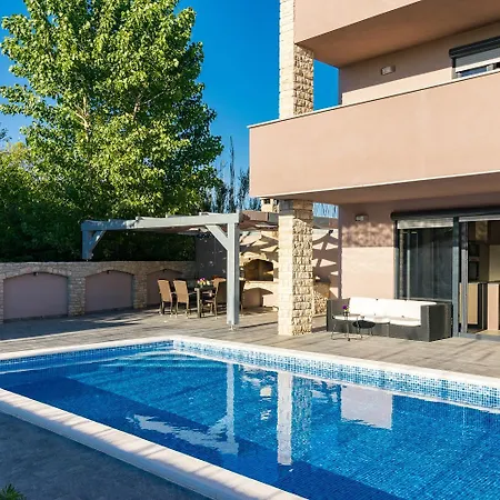 Nika Holiday home