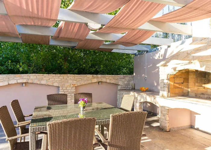 Nika Hébergement de vacances Fažana